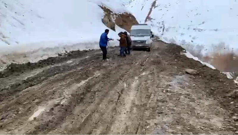 BAHÇESARAY İLÇESİNDE ETKİLİ OLAN OLUMSUZ HAVA VE YOL ŞARTLARI, VATANDAŞLARIN GÜNLÜK YAŞAMINI...