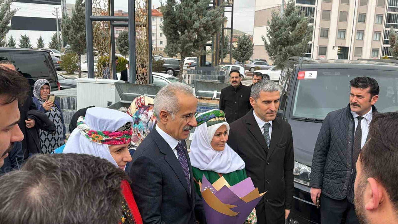 BAKAN URALOĞLU, AFYONKARAHİSAR'IN EMİRDAĞ İLÇESİNDE GERÇEKLEŞTİRİLEN ÇAY-BOLVADİN-EMİRDAĞ DEVLET...