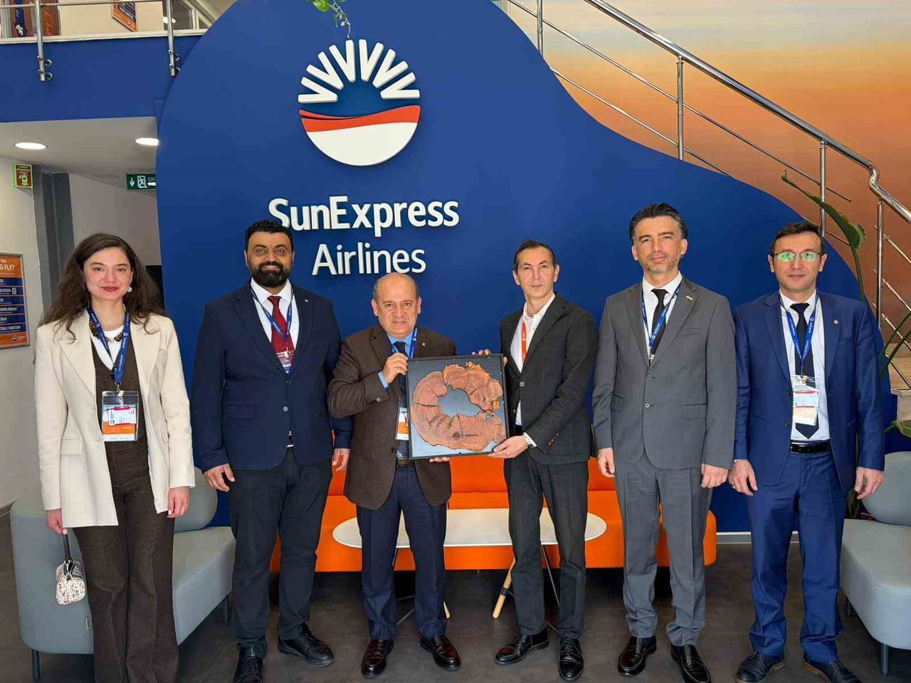 BALIKESİR'İN EDREMİT TİCARET ODASI (ETO) HEYETİ, SUNEXPRESS YÖNETİCİLERİYLE BİR ARAYA GELEREK...