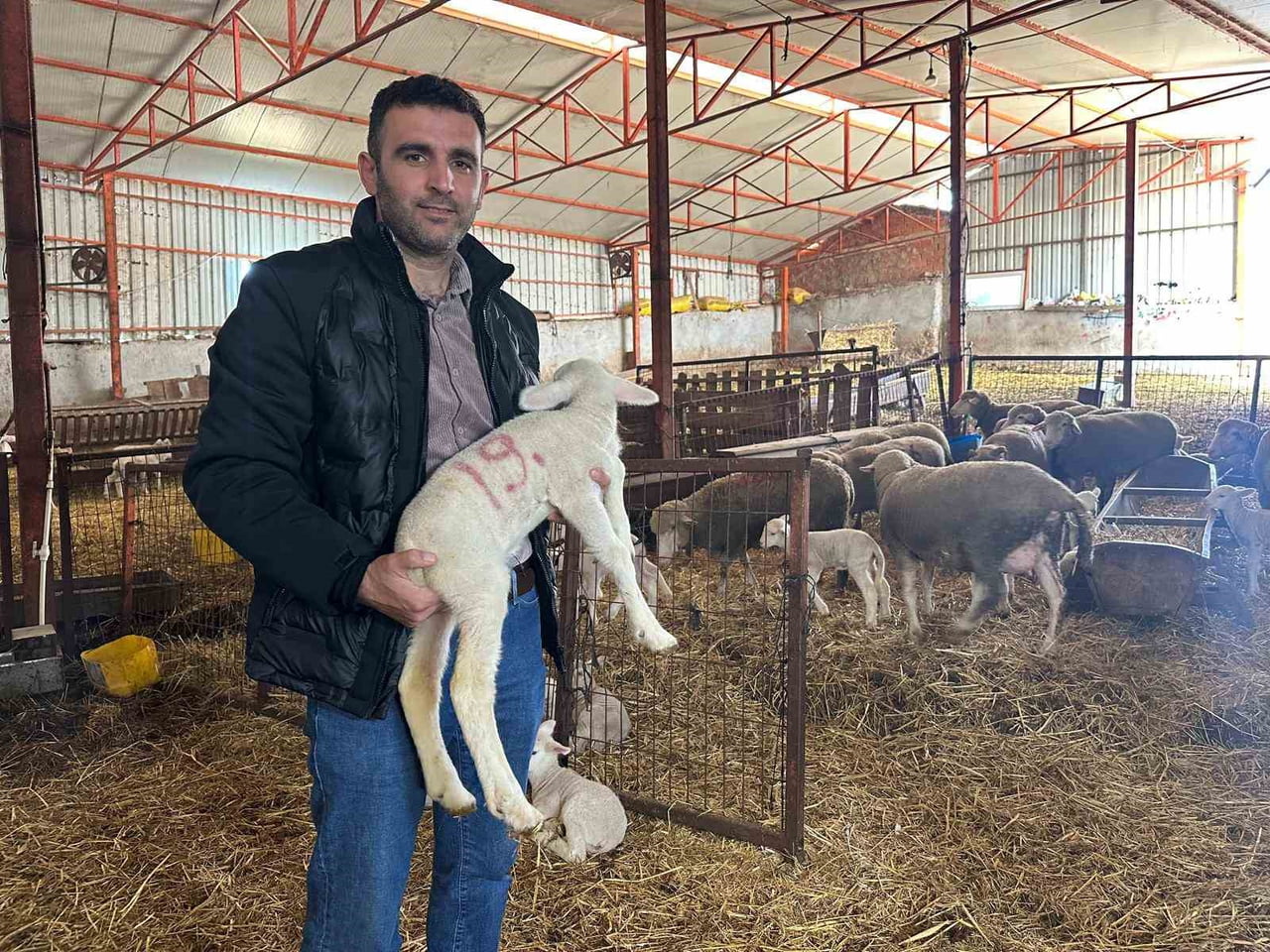 BALIKESİR'İN MANYAS İLÇESİNE BAĞLI KIRSAL EŞEN MAHALLESİ'NDE 57 ÖNCE KURULAN BİR ÇİFTLİKTE...