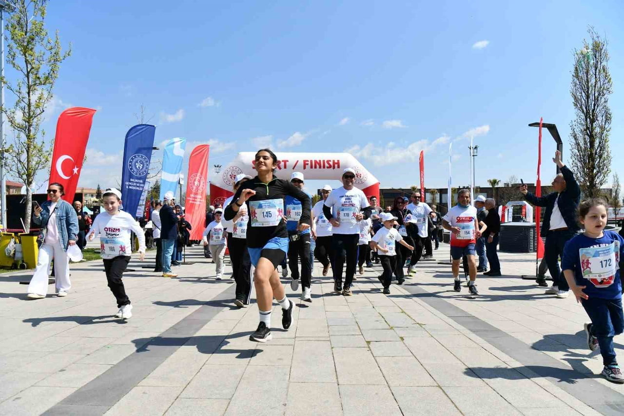 BALIKESİR’DE ADIMLAR OTİZM FARKINDALIĞI İÇİN ATILDI
