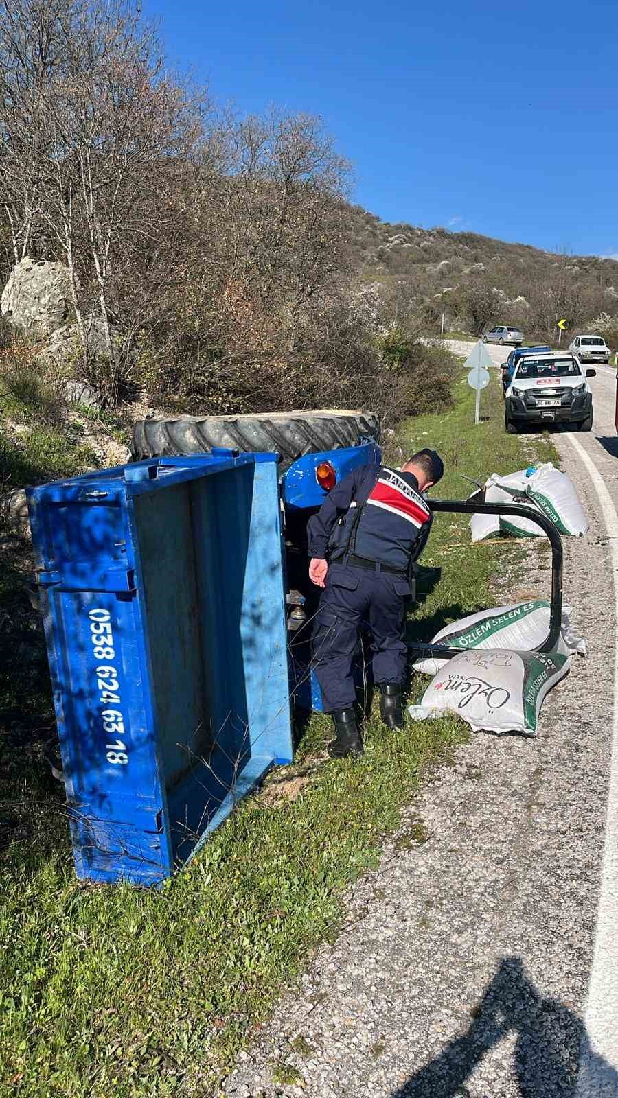 BALIKESİR’DE TRAKTÖR DEVRİLDİ: 1 ÖLÜ