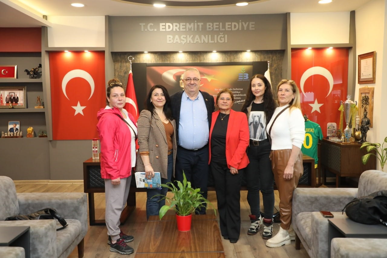 BALIKESİR’İN EDREMİT BELEDİYE BAŞKANI MEHMET ERTAŞ, KENTTE FAALİYET GÖSTEREN HAYVAN HAKLARI...