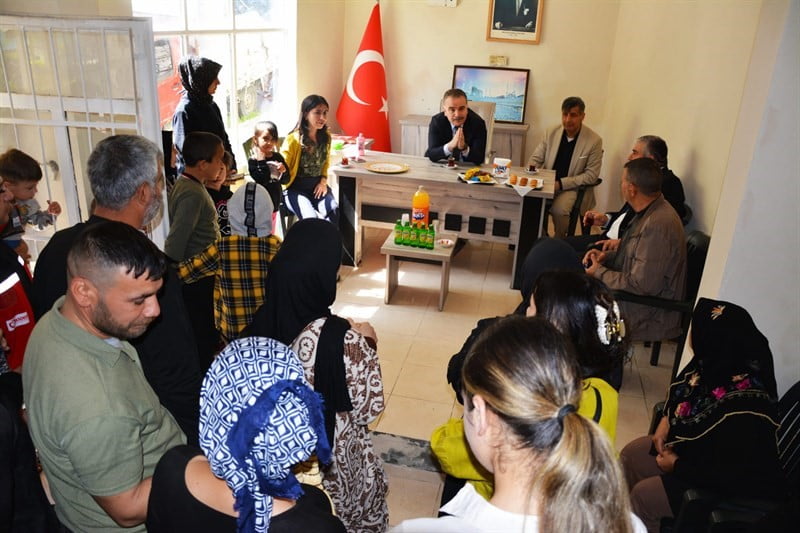 BALIKESİR’İN EDREMİT İLÇESİNDE KAYMAKAM AHMET ODABAŞ, 8 NİSAN DÜNYA ROMANLAR GÜNÜ DOLAYISIYLA...