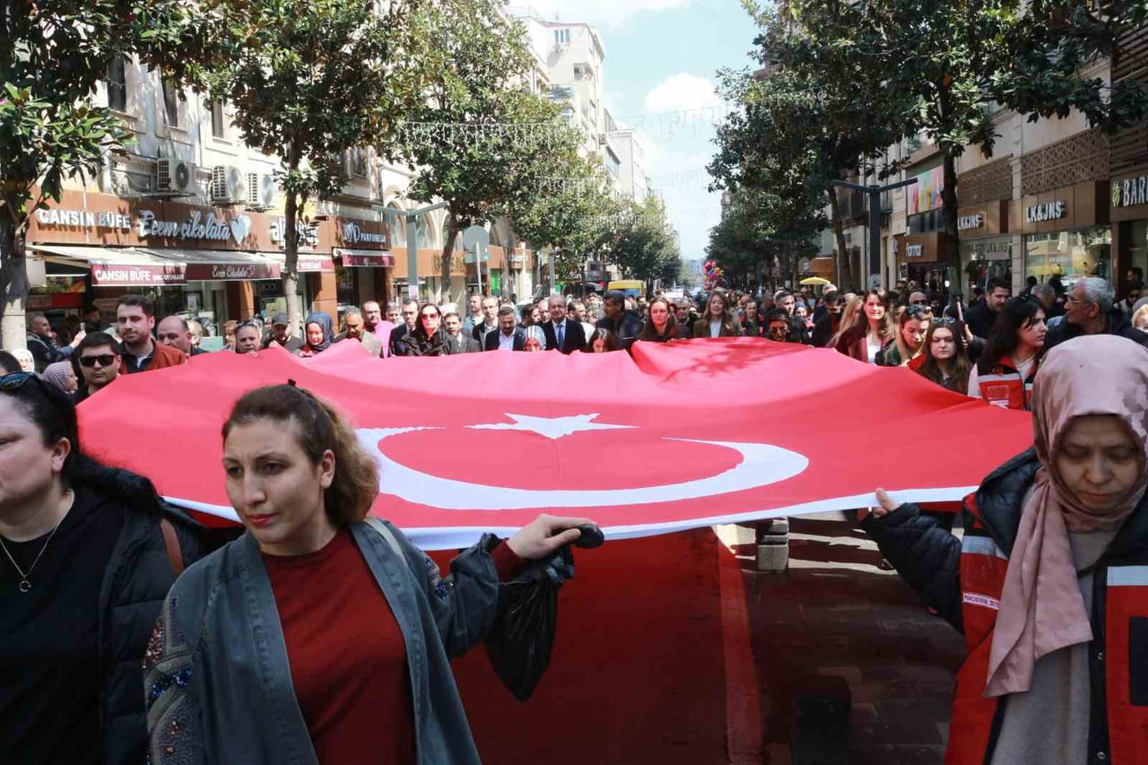 BALIKESİRLİLER ROMAN HAVASI İLE OYNADI