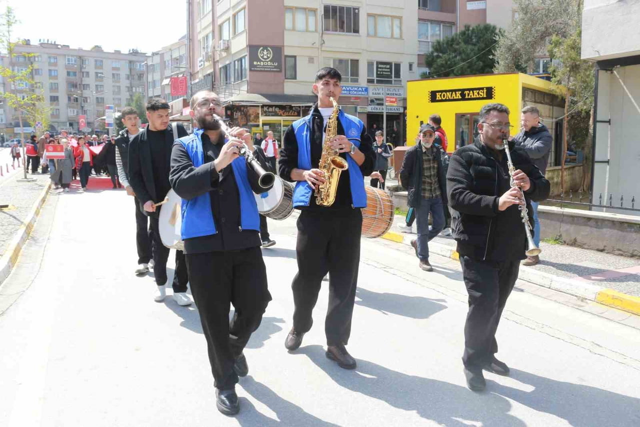 BALIKESİRLİLER ROMAN HAVASI İLE OYNADI