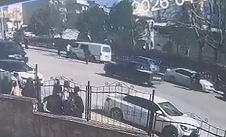 BALKONDAN DÜŞEN 3 YAŞIMDAKİ ÇOCUK AĞIR YARALANDI