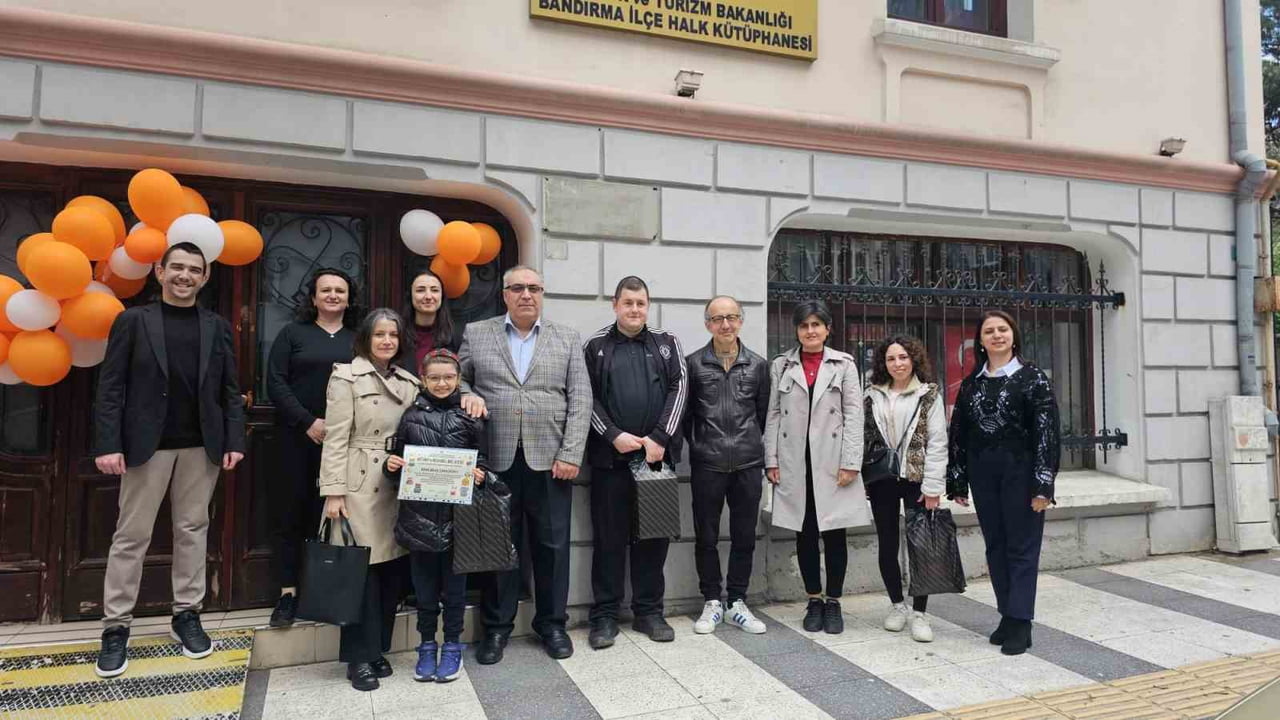 BANDIRMA'DA KÜTÜPHANE HAFTASINDA ÖRNEK ÖĞRENCİLERE ÖDÜL