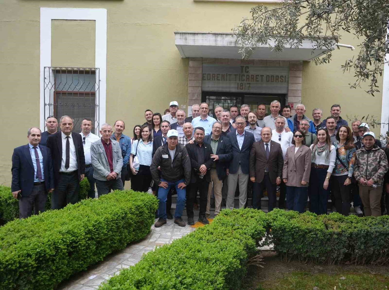 BANDIRMA TİCARET BORSASI’NDAN 41 KİŞİLİK HEYET, EDREMİT TİCARET ODASI VE BORSASI’NI ZİYARET EDEREK...