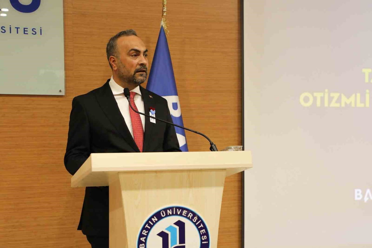 BARTIN ÜNİVERSİTESİNDE (BARÜ) DÜZENLENEN PANELDE OTİZMLİ BİREYLERİN ERKEN TANIDAN BAŞLAYARAK...