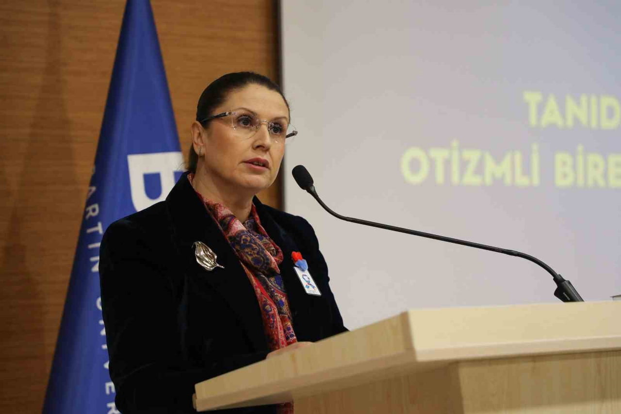 BARTIN ÜNİVERSİTESİNDE (BARÜ) DÜZENLENEN PANELDE OTİZMLİ BİREYLERİN ERKEN TANIDAN BAŞLAYARAK...