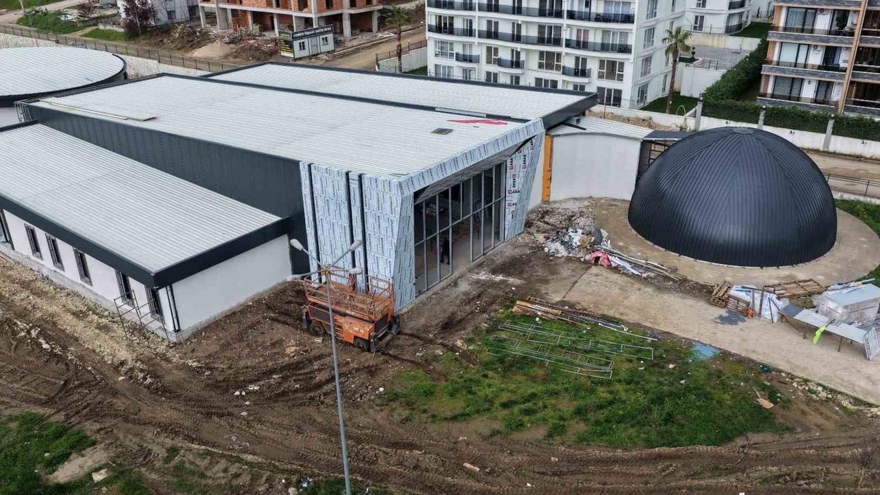 BAŞİSKELE'DE ÇOCUKLARI BİLİM VE TEKNOLOJİYLE BULUŞTURMAK AMACIYLA PROJELENDİRİLEN 15 TEMMUZ BİLİM...