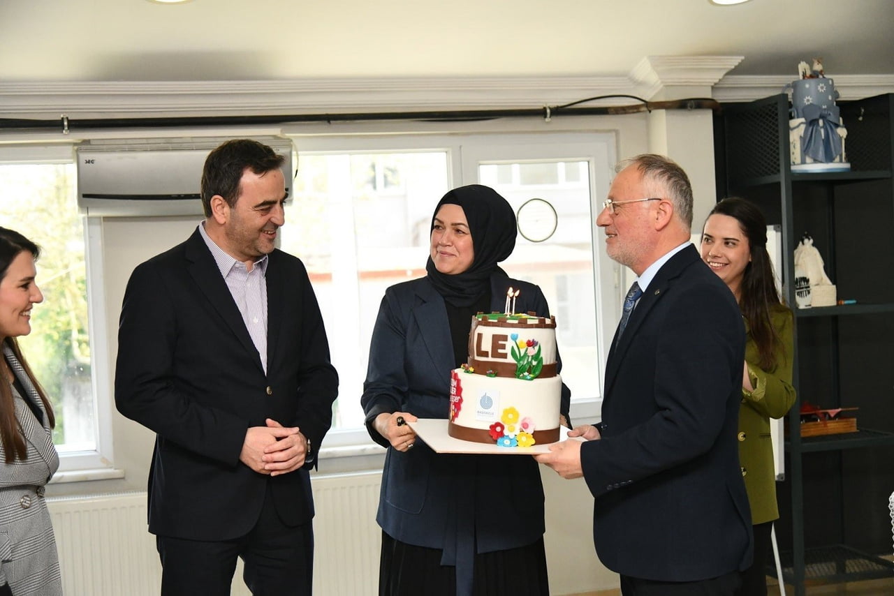 BAŞİSKELE'DE KADIN İSTİHDAMINI VE GİRİŞİMCİLİĞİNİ DESTEKLEMEK AMACIYLA DÜZENLENEN PASTACI ÇIRAĞI...