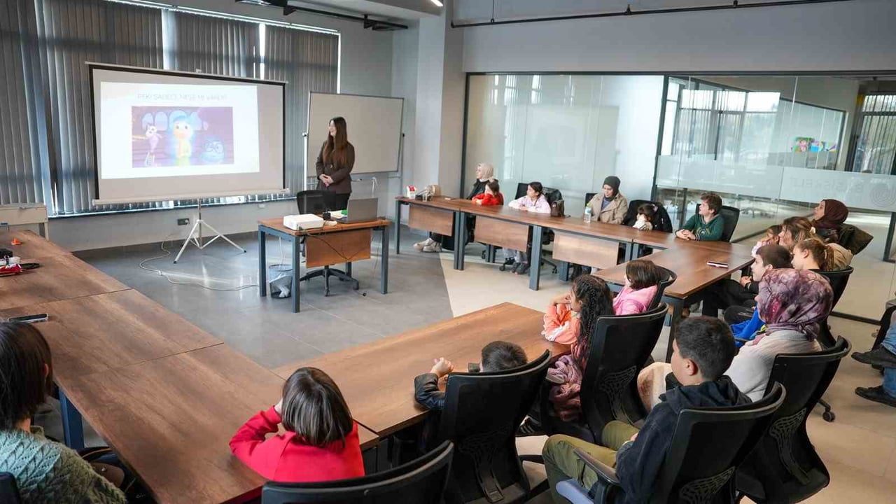 BAŞİSKELE BELEDİYESİ, ÇOCUKLARIN GELİŞİMİNİ DESTEKLEMEK VE AİLE İÇİ İLETİŞİMİ GÜÇLENDİRMEK...