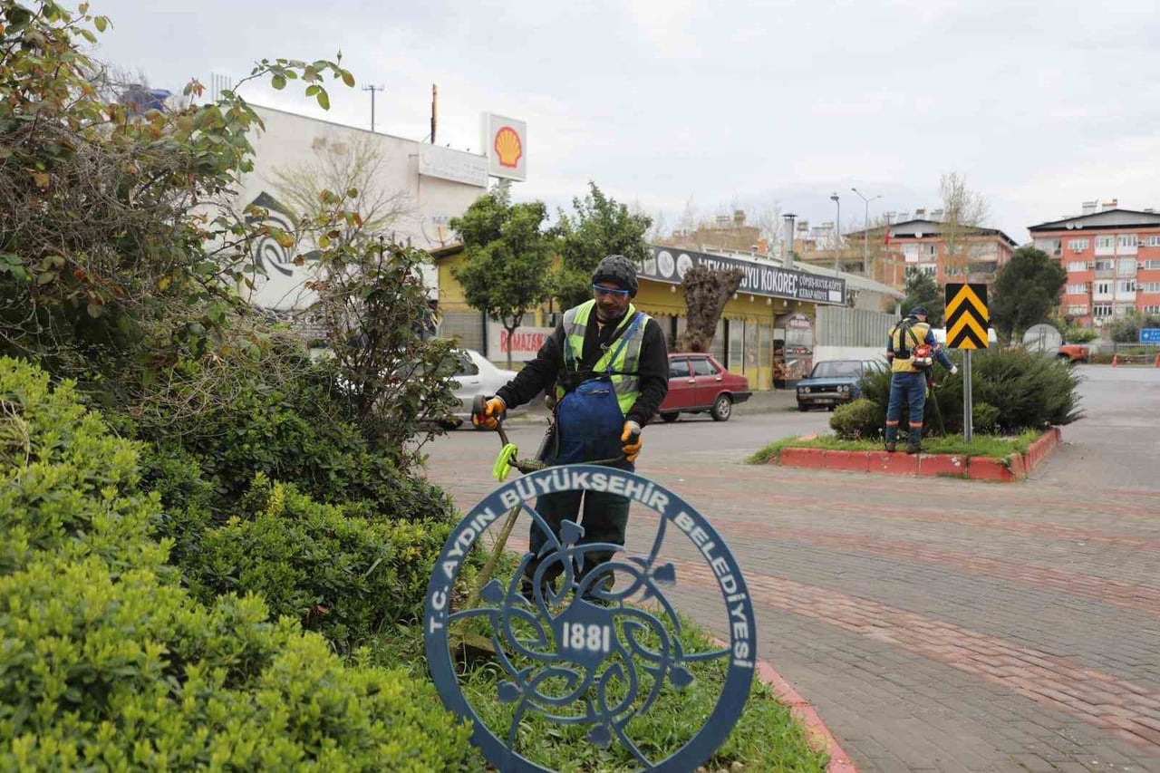 BAŞKAN ÇERÇİOĞLU’NDAN GERMENCİK VE İNCİRLİOVA’DA YEŞİL ALAN ÇALIŞMASI