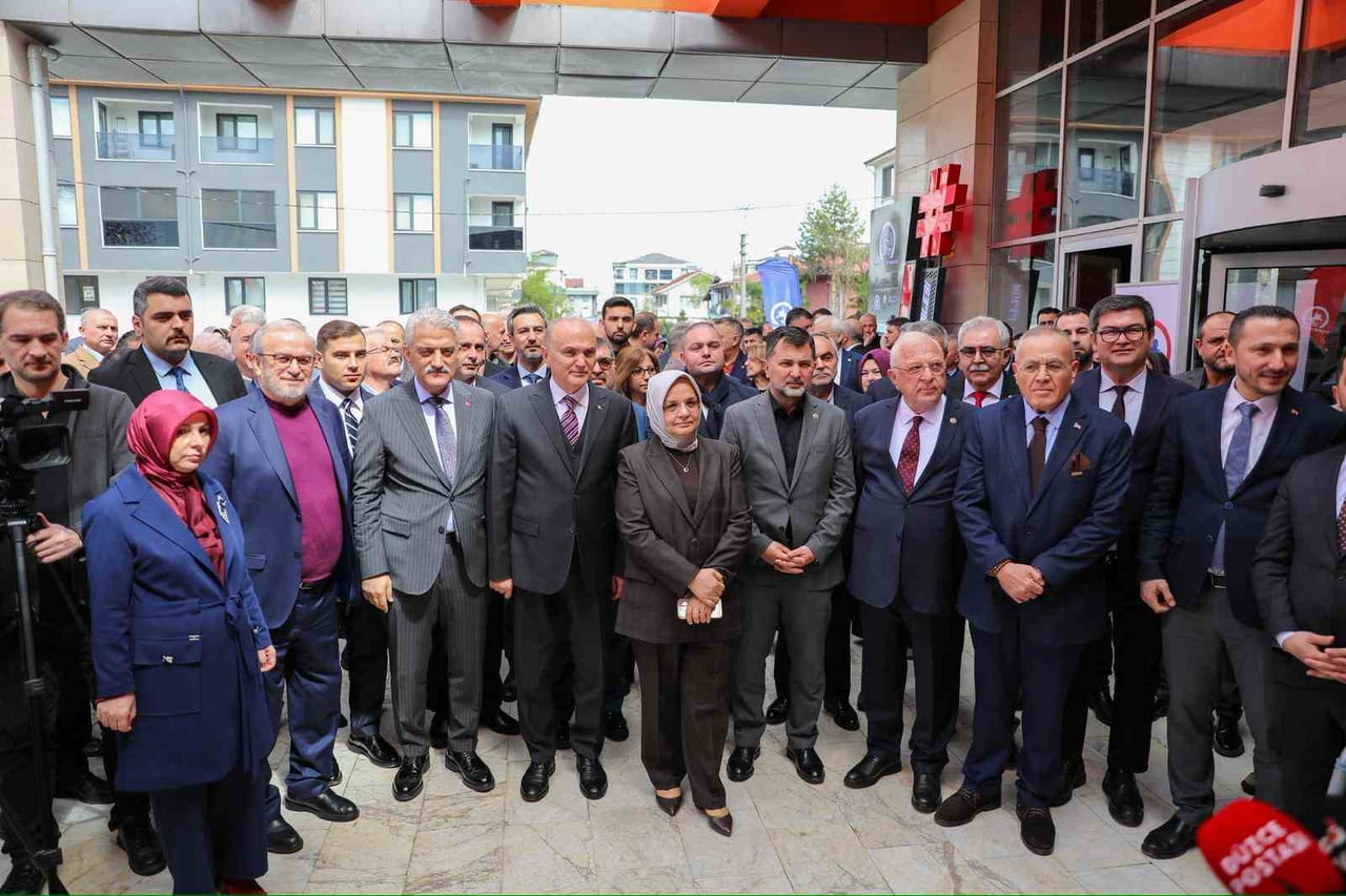 BAŞKAN FARUK ÖZLÜ’NÜN EĞİTİM YATIRIMLARINA VERDİĞİ ÖNEM, İŞ İNSANLARININ DESTEKLERİ İLE ESERE...