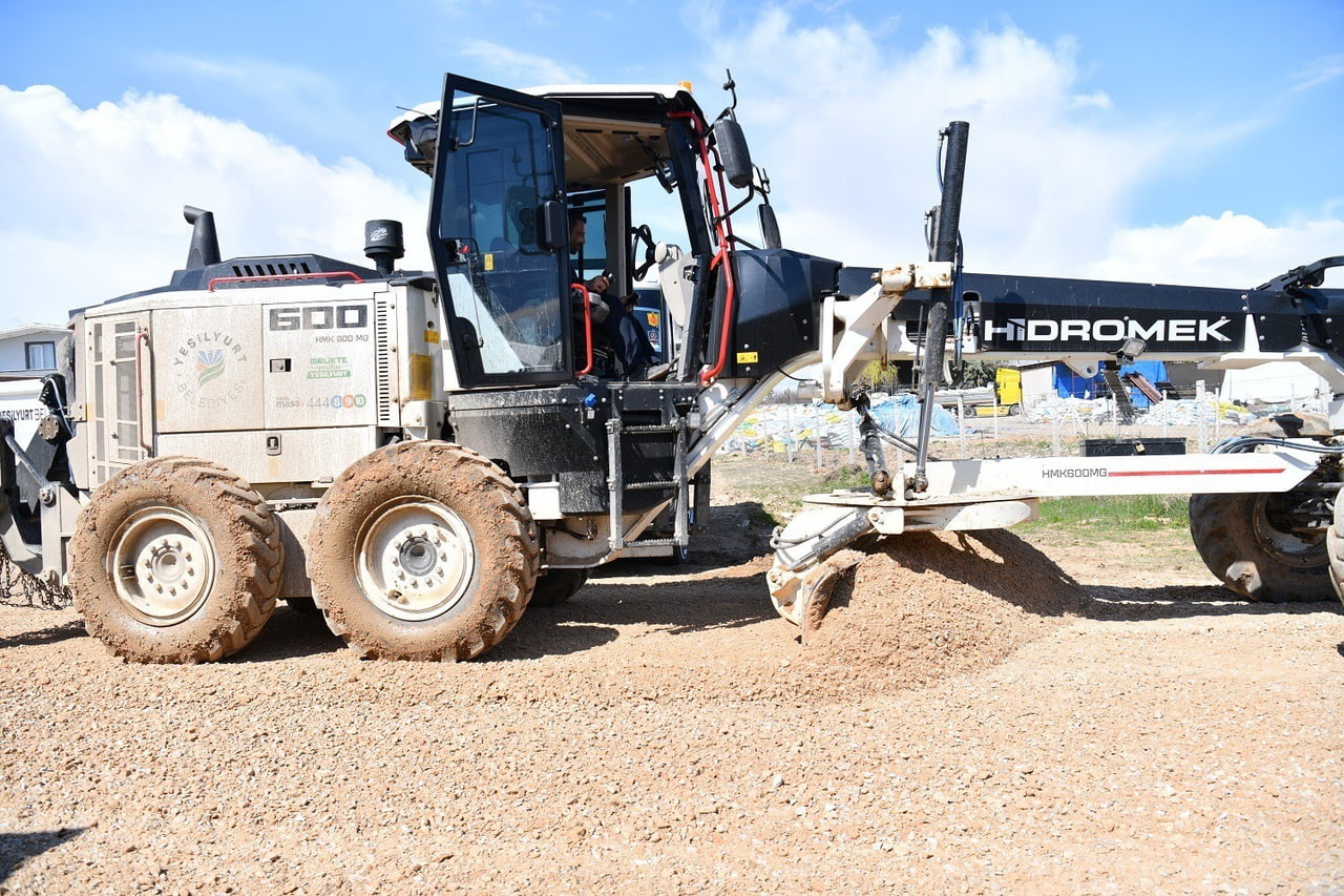 BAŞKAN GEÇİT, "DİLEK MAHALLESİ’NDE YOL KALİTESİ YÜKSELİYOR"