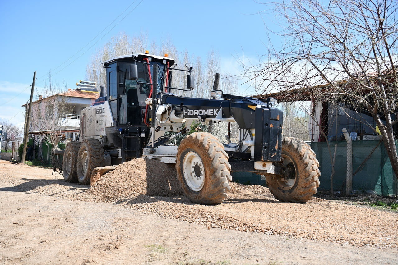 BAŞKAN GEÇİT, "DİLEK MAHALLESİ’NDE YOL KALİTESİ YÜKSELİYOR"
