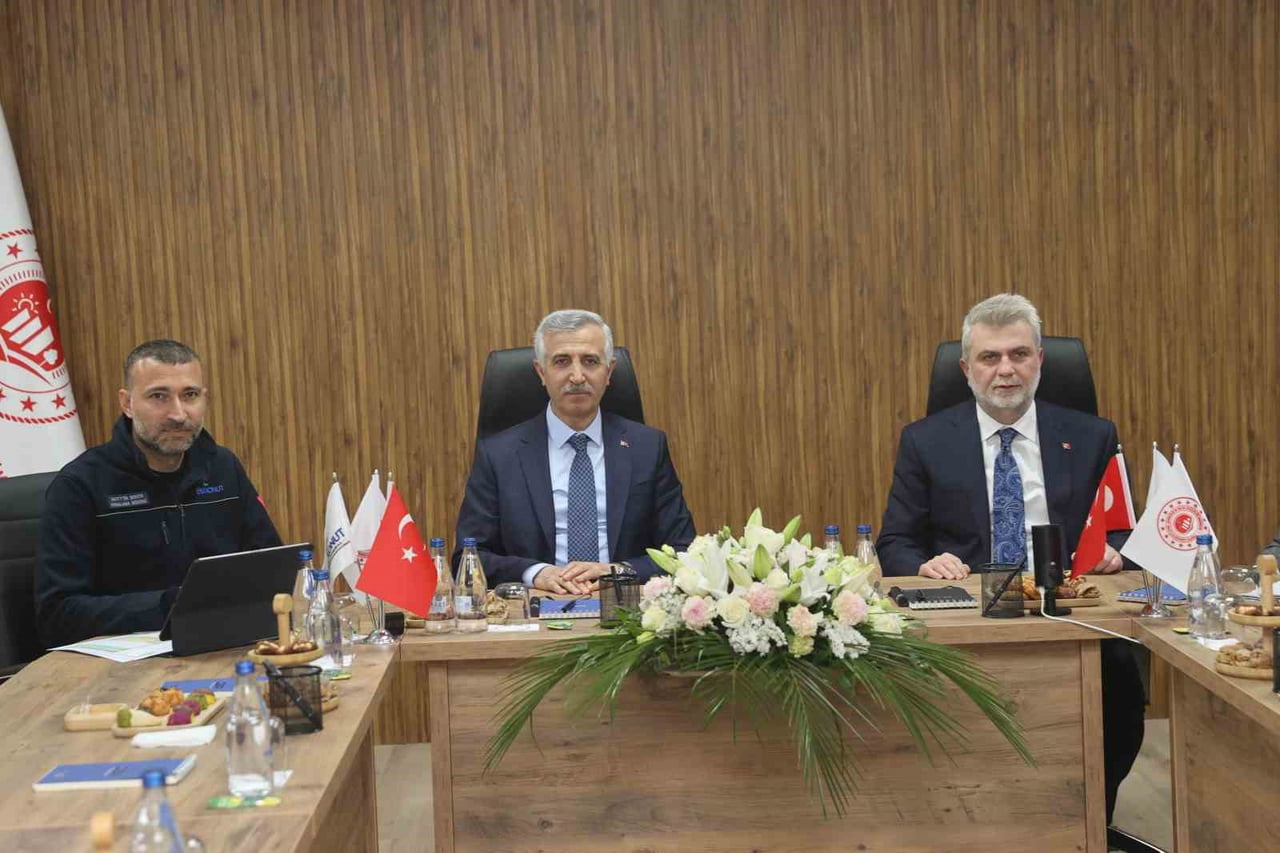 BAŞKAN GÖRGEL VE VALİ ÜNLÜER TOPLANTIDA BİR ARAYA GELDİLER