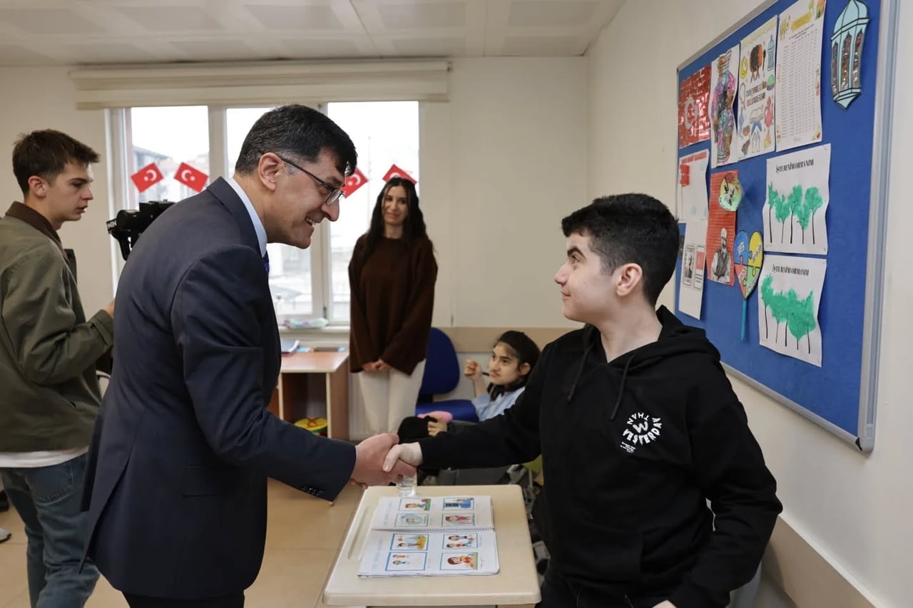 BAŞKAN KAHVECİ: "HER TÜRLÜ ENGELİ SEVGİ VE ANLAYIŞLA AŞACAĞIZ"