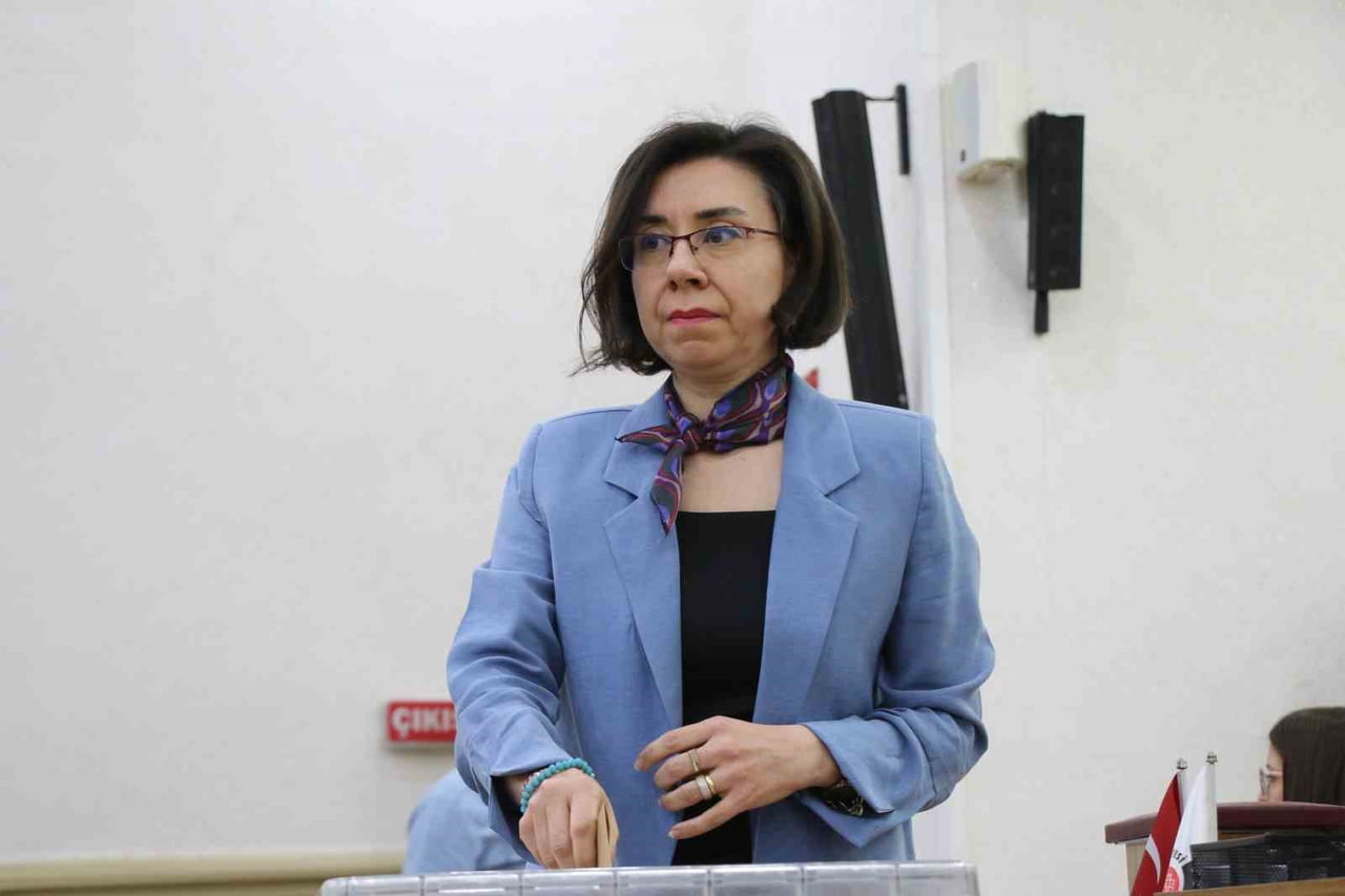BAŞKAN VEKİLLİĞİNE CHP'Lİ HATİCE TEREKECİ ÖZKAN SEÇİLDİ.