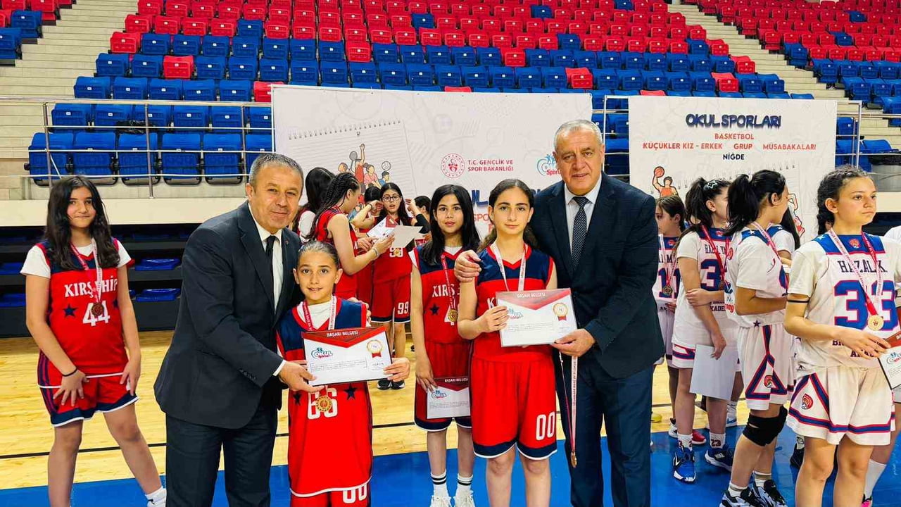 BASKETBOL KÜÇÜKLER KIZ-ERKEK GRUP MÜSABAKALARI, BÜYÜK BİR HEYECAN VE ÇEKİŞME İÇERİSİNDE...