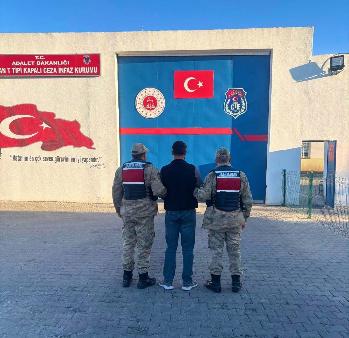 BATMAN'DA DÜZENLENEN UYUŞTURUCU OPERASYONUNDA 1 ŞÜPHELİ YAKALANARAK TUTUKLANDI.