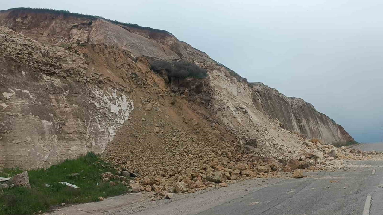 BATMAN’DA ETKİLİ OLAN AŞIRI YAĞIŞLAR NEDENİYLE BATMAN ÜNİVERSİTESİ BATI RAMAN KAMPÜSÜ’NE GİDEN...