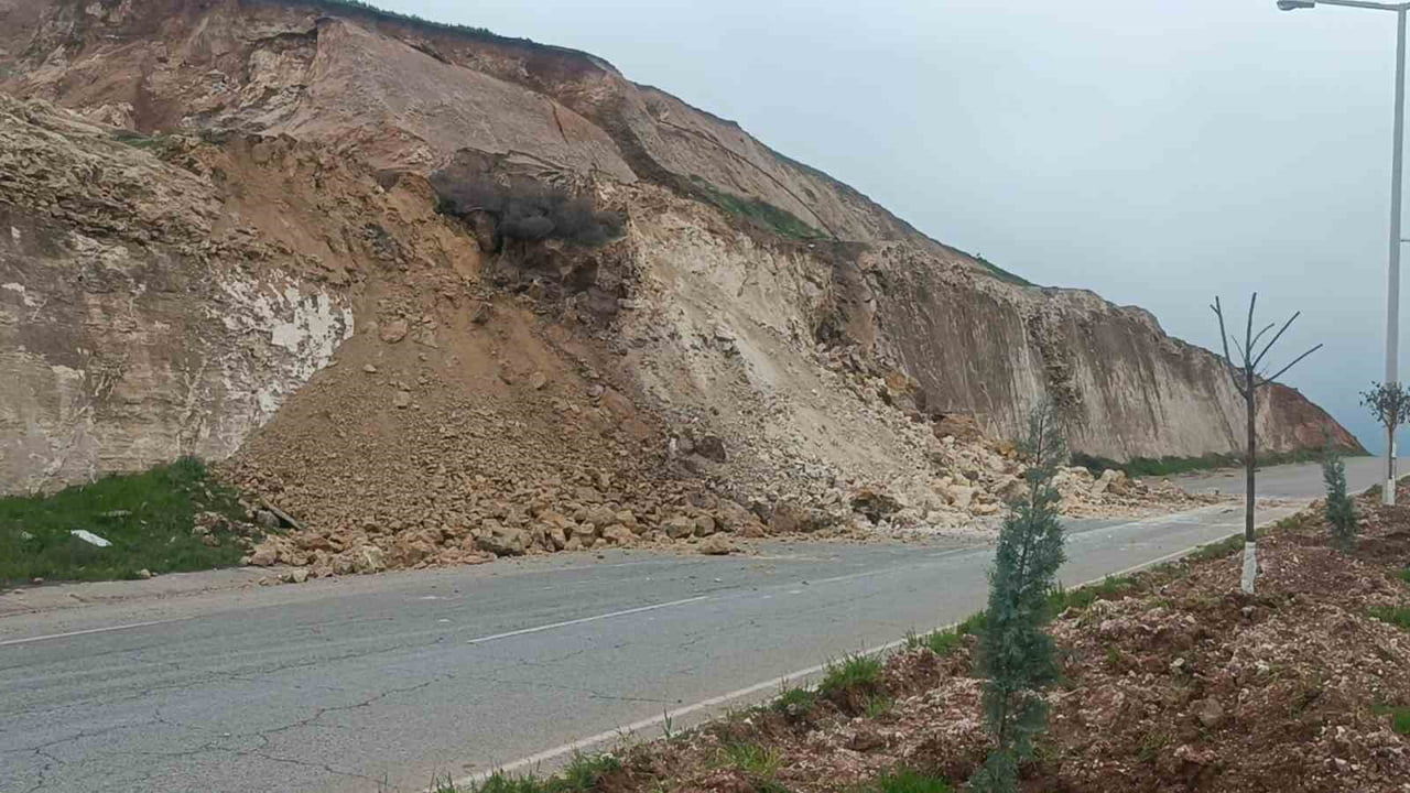 BATMAN’DA ETKİLİ OLAN AŞIRI YAĞIŞLAR NEDENİYLE BATMAN ÜNİVERSİTESİ BATI RAMAN KAMPÜSÜ’NE GİDEN...