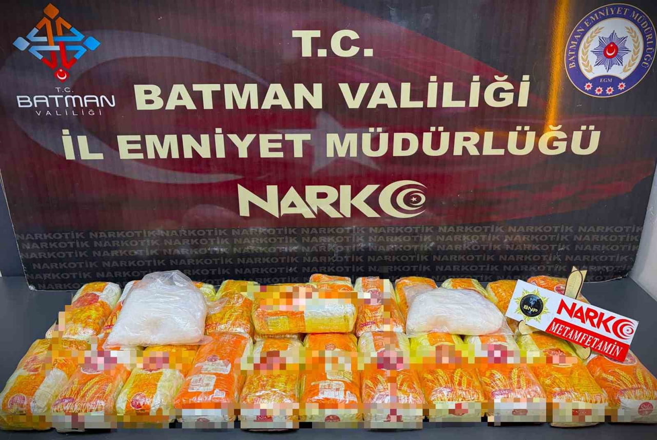 BATMAN’DA NARKOTİK EKİPLERİNCE GERÇEKLEŞTİRİLEN ÇALIŞMADA, BİR ARAÇTA ZULALANMIŞ HALDE 24 KİLO 600...