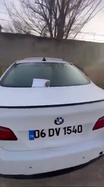 BATMAN’DA OTOMOBİL İHATA DUVARINA ÇARPTI