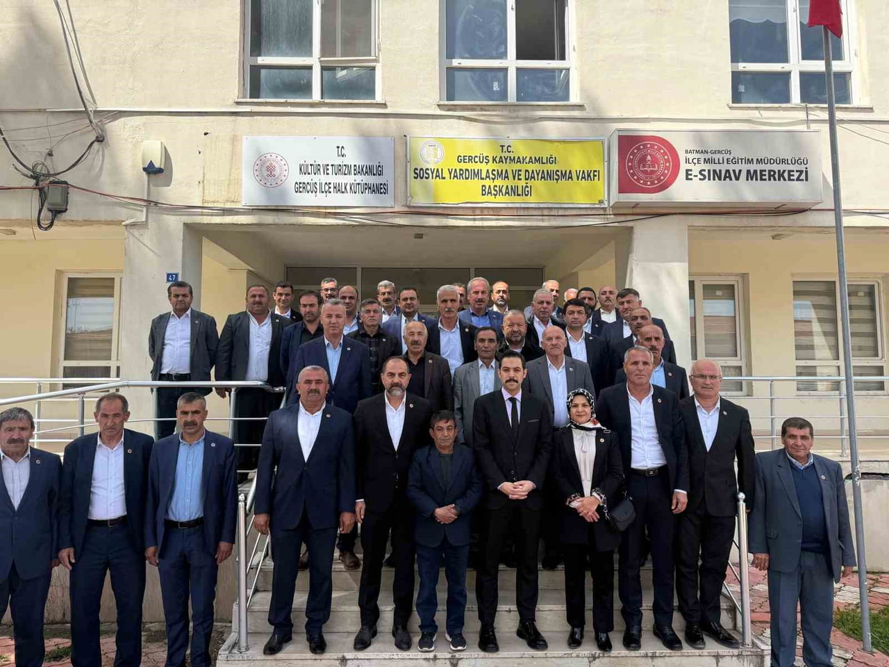 BATMAN’IN GERCÜŞ İLÇESİNDE GÖREV YAPAN MAHALLE VE KÖY MUHTARLARI, İLÇEYE YENİ ATANAN KAYMAKAM...