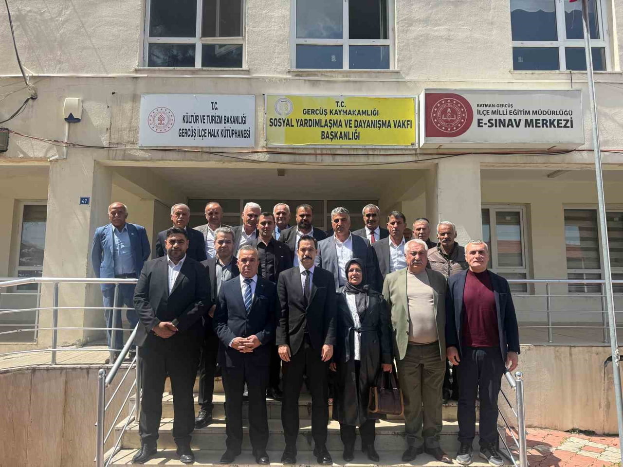 BATMAN’IN GERCÜŞ İLÇESİNDE GÖREV YAPAN MAHALLE VE KÖY MUHTARLARI, İLÇEYE YENİ ATANAN KAYMAKAM...