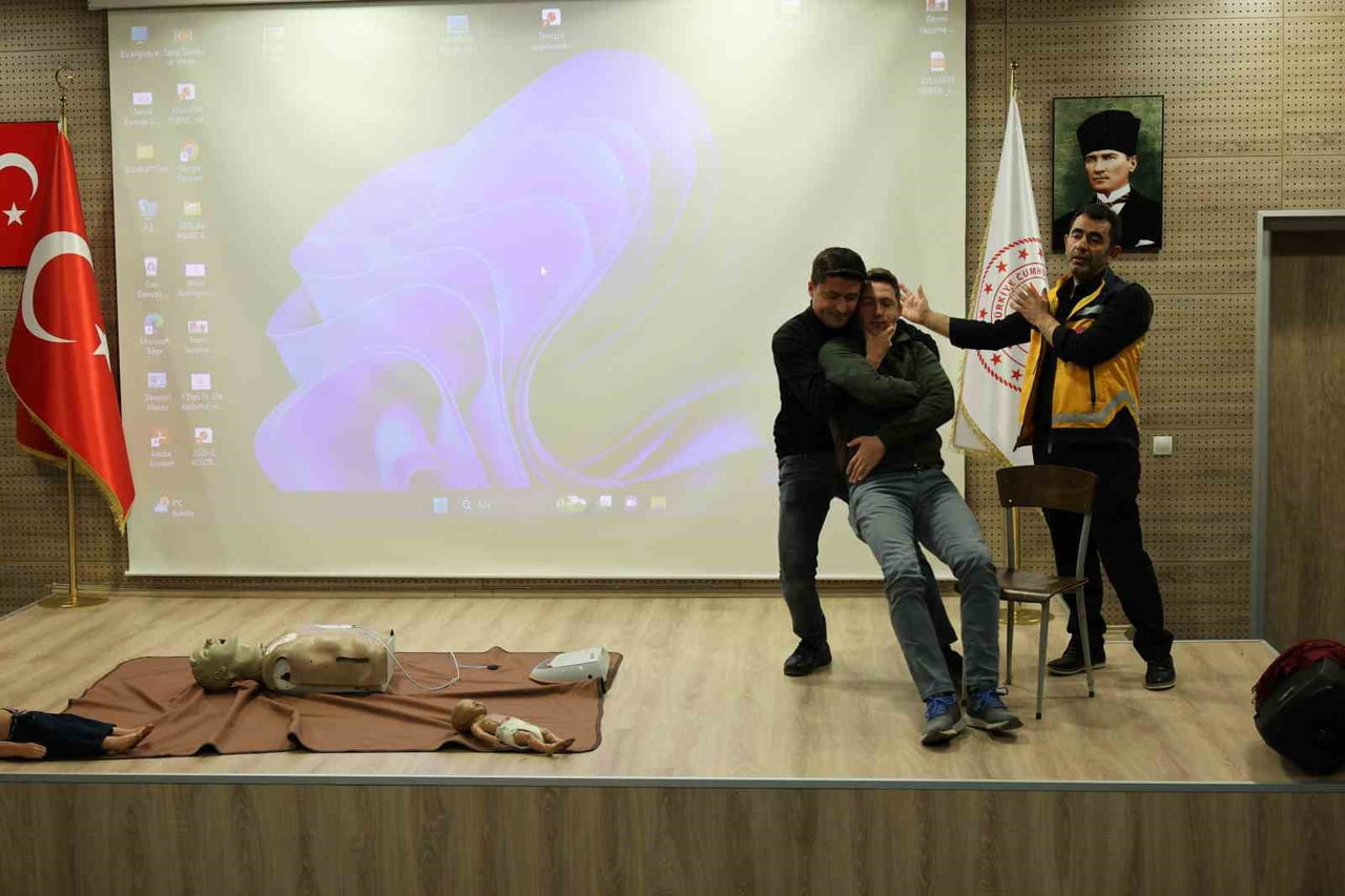 BAYBURT'TA EMNİYET PERSONELİNE İLK YARDIM EĞİTİMİ VERİLDİ