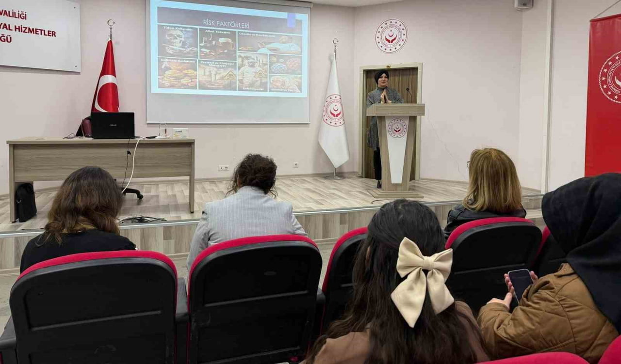 BAYBURT'TA VATANDAŞLARA KANSER TARAMA PROGRAMLARI ANLATILDI