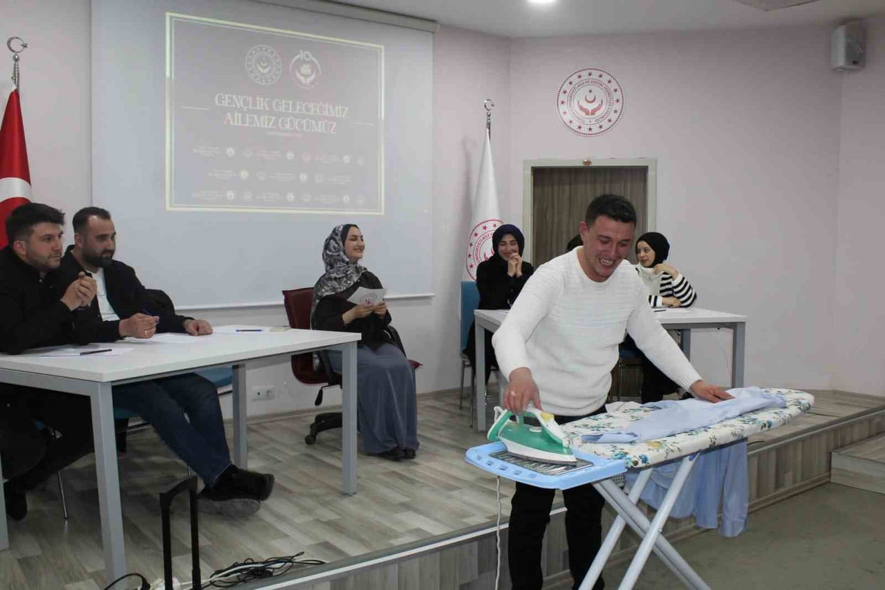 BAYBURT’TA GENÇ ÇİFTLERE YÖNELİK AİLE TEMALI ETKİNLİK DÜZENLENDİ