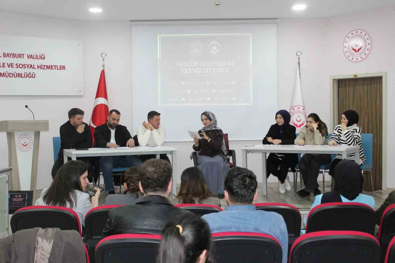 BAYBURT’TA GENÇ ÇİFTLERE YÖNELİK AİLE TEMALI ETKİNLİK DÜZENLENDİ
