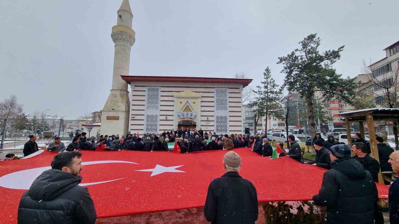 BAYBURT’TA İSRAİL’İN FİLİSTİN’E YÖNELİK UYGULAMALARI PROTESTO EDİLDİ