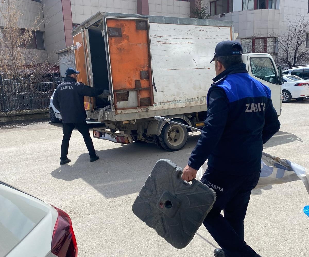 BAYBURT’TA KALDIRIM İŞGALLERİNE YÖNELİK DENETİMLER SÜRÜYOR