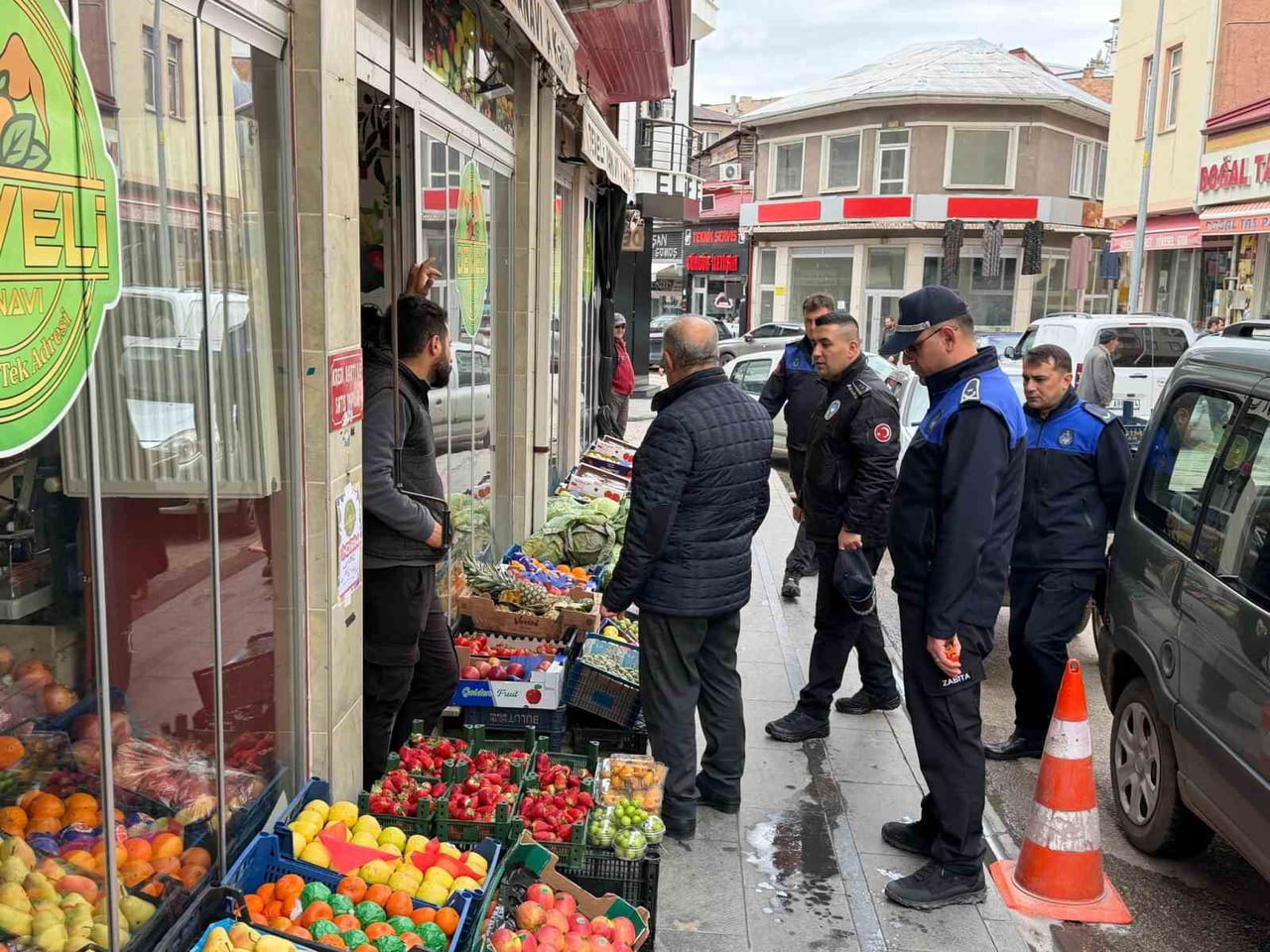 BAYBURT’TA KALDIRIM İŞGALLERİNE ZABITA DENETİMİ
