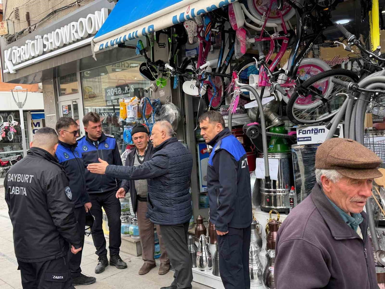 BAYBURT’TA KALDIRIM İŞGALLERİNE ZABITA DENETİMİ