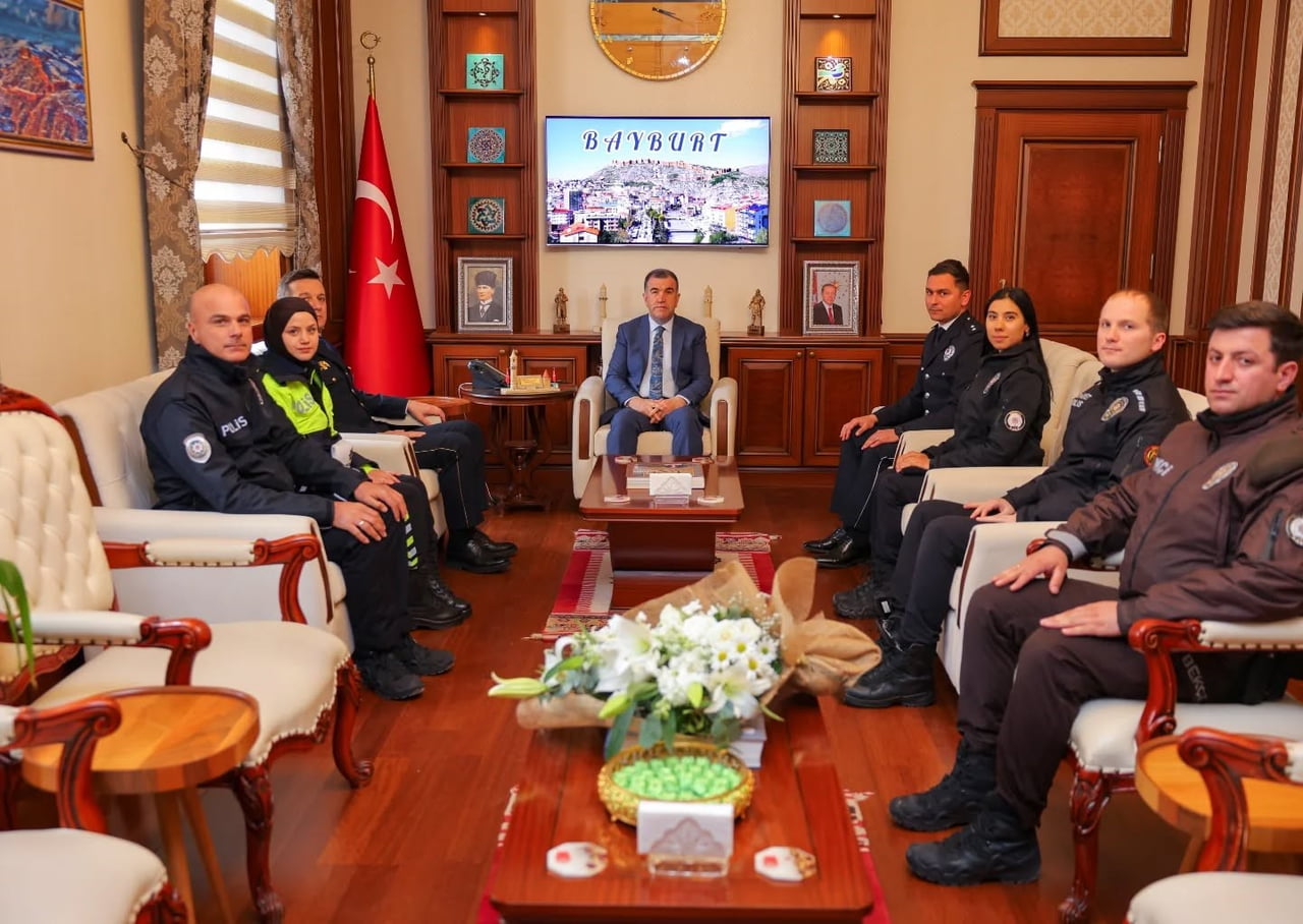 BAYBURT’TA POLİS HAFTASI ZİYARETİ
