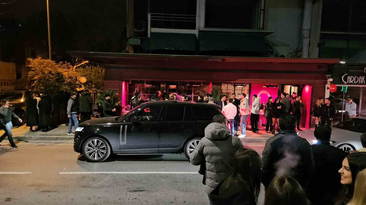 BEŞİKTAŞ'TA 2 EĞLENCE MEKANINDA DAHA UYUŞTURUCU ARAMASI YAPILDI