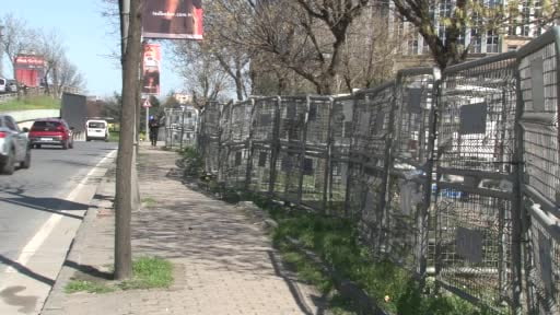 Beşiktaş'ta kurşun yağmurunda kalan servis araçları görüntülendi