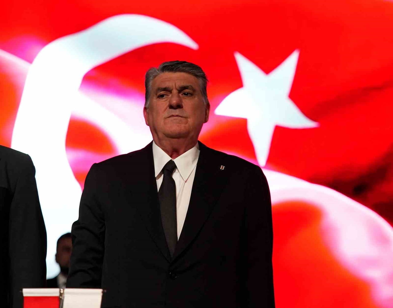BEŞİKTAŞ BAŞKANI SERDAL ADALI, KÜRSÜYE GELEREK FUTBOL VE BASKETBOL TAKIMLARININ SON DURUMU...