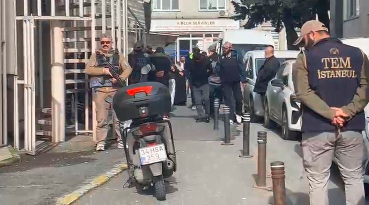 BEŞİKTAŞ LEVENT’TE YAŞANAN SİLAHLI SALDIRIYLA İLGİLİ GÖZALTINA ALINAN 17 ŞÜPHELİDEN 12’Sİ ADLİYEYE...