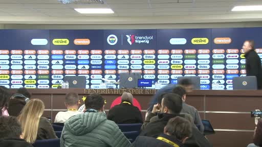 Beşiktaş Teknik Direktörü Sergen Yalçın, Fenerbahçe derbisinin son dakikasında sarı-lacivertli...