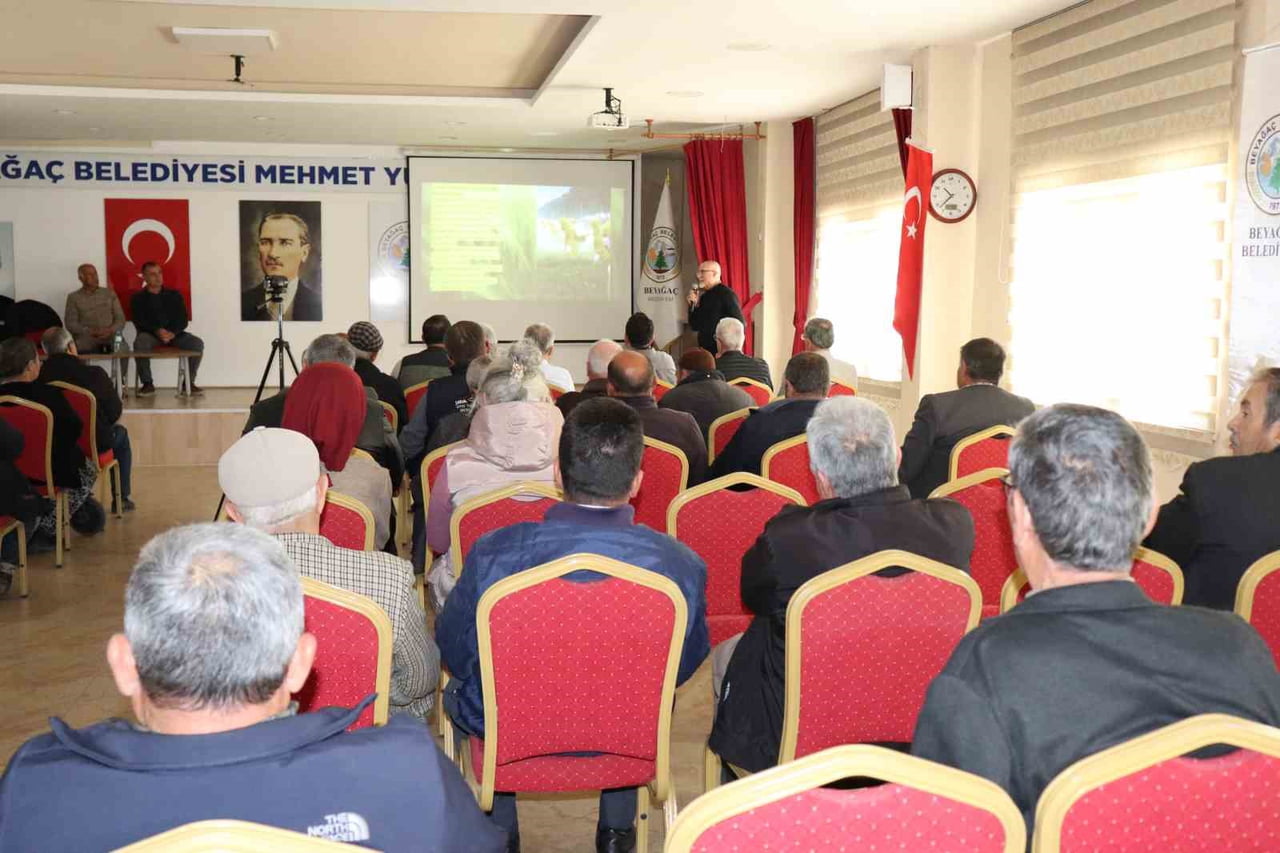 BEYAĞAÇ BELEDİYESİ’NİN DÜZENLEDİĞİ "KIRSAL KALKINMA VE ATA TOHUMU" KONFERANSINDA ATA TOHUMU...