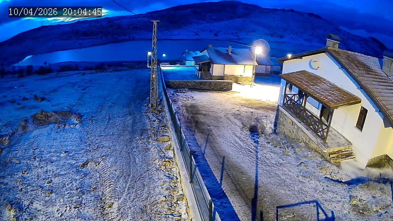 BEYPAZARI'NIN YÜKSEK KESİMLERİNE KAR YAĞIŞI BAŞLADI, BAZI BÖLGELERDE YAĞIŞ SÜRÜYOR.
