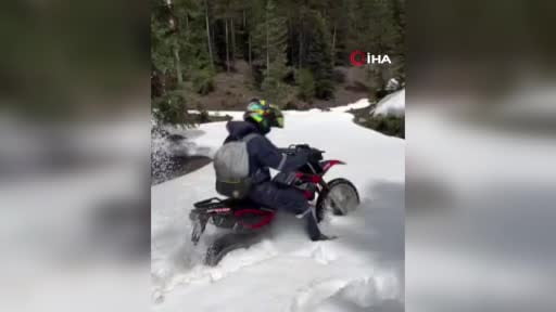 Beypazarı’nda, Enduro ve cross tutkunlarının karla mücadelesi hız kesmiyor